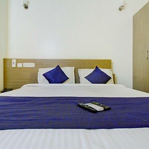 Oyo 3547 Raj Guru Residency